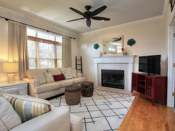 2nd image of 9906 Creek Hill Cir