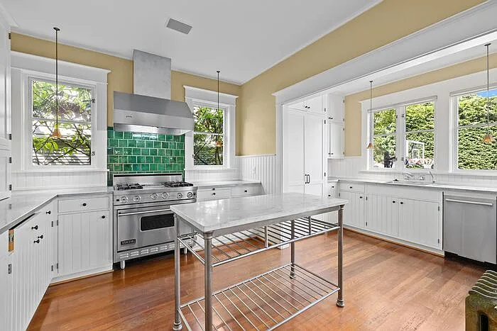 4 bed, 3.5 bath, 4670 sqft, $8,500 — Photo 3