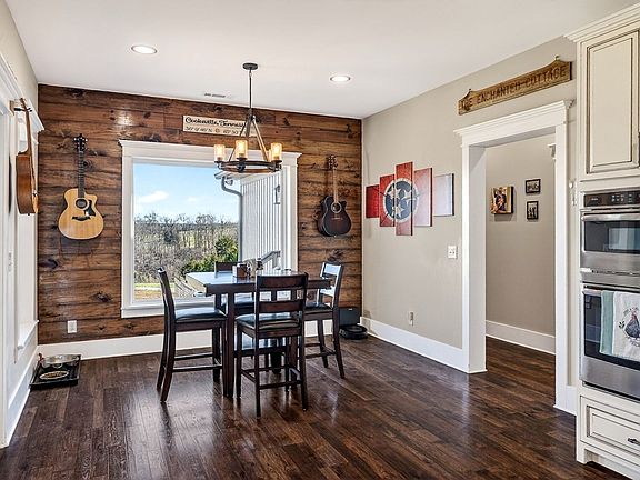 20th image of 3001 Tulip Ln