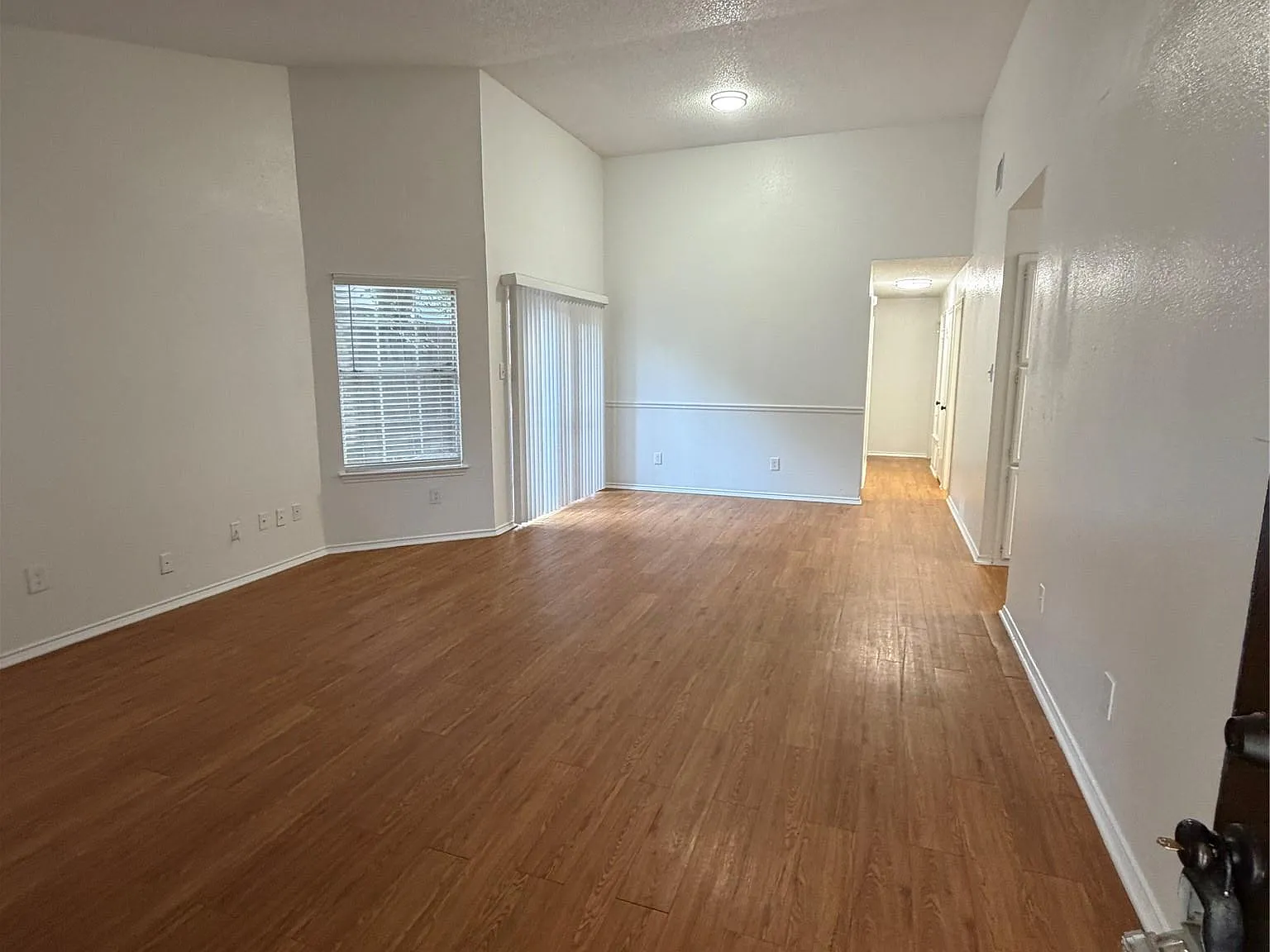 3 bed, 2.0 bath, 1147 sqft, $1,895 — Photo 2