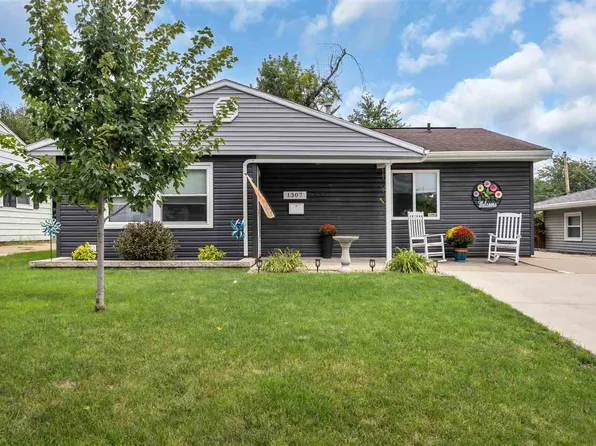 1307 18th St SW, Cedar Rapids, IA 52404