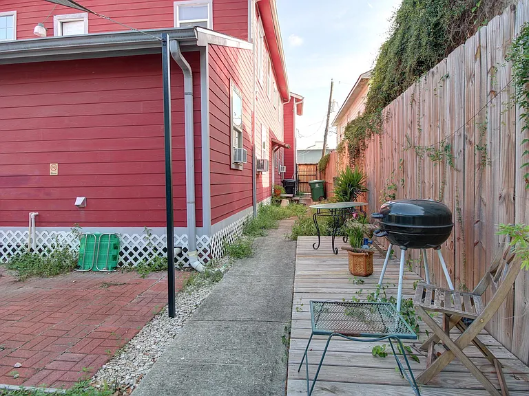 813 Fargo St #2 — Photo 13
