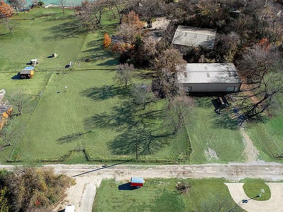 2nd image of 4660 Carol Ln