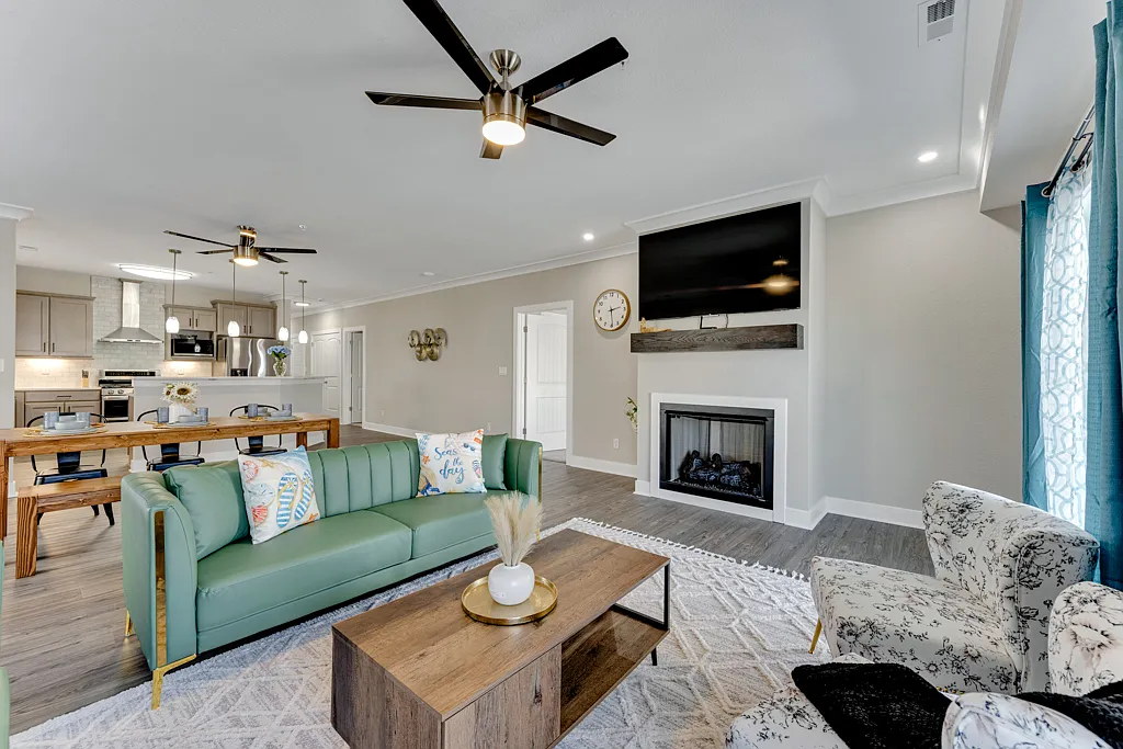 4 bed, 2.5 bath, 2027 sqft, $10,500 — Photo 3