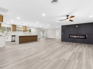 271 E Middleton Dr, Henderson, NV 89015