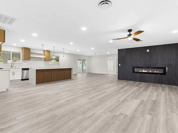 271 E Middleton Dr, Henderson, NV 89015