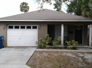 521 N Saint Clair Abrams Ave, Tavares, FL 32778