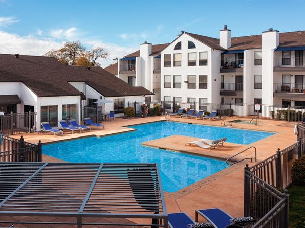 611 Lead Ave SW #1B-1BA-880SQFT