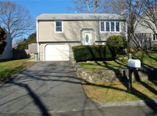27 Highland Ave, Johnston, RI 02919