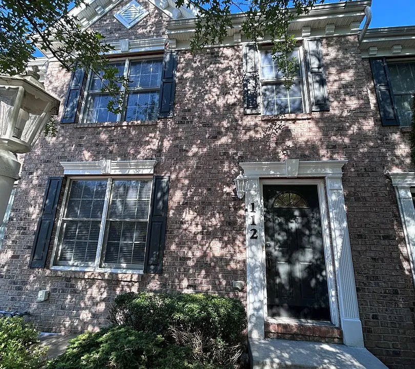 1-114 Castleview Dr