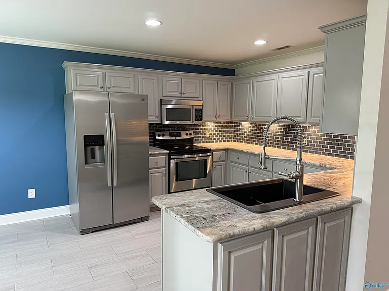 228 Tanner Point Dr — Photo 4