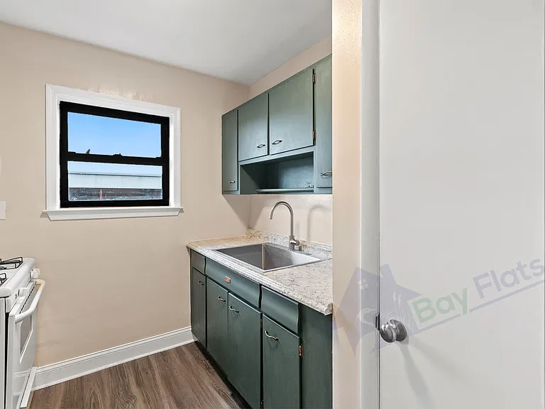 22645 Washington St #6 — Photo 8
