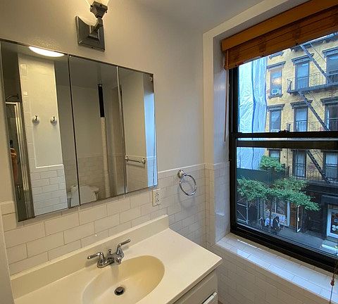 5th image of 146 Sullivan St APT 9