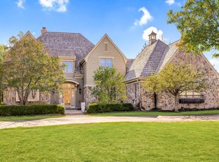 11560 N Canterbury Dr, Mequon, WI 53092