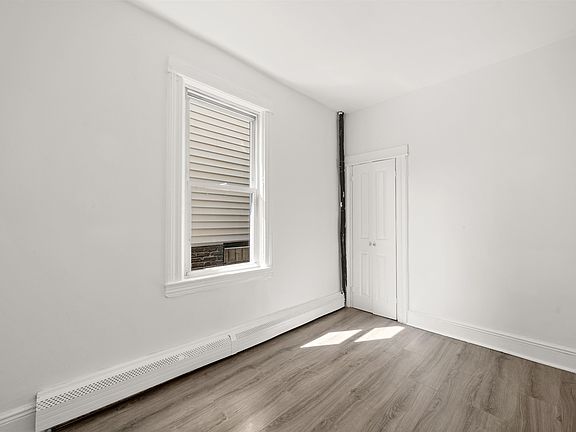 5th image of 91 Woodlawn Ave