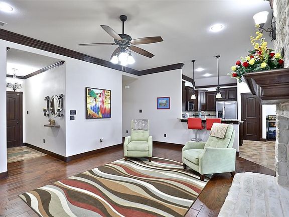 5th image of 834 Great Waters Dr