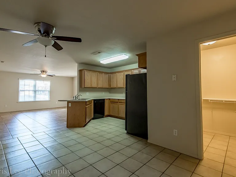 1278 N Heritage Ave — Photo 4