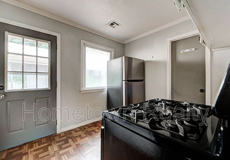 2204 Downing St — Photo 10