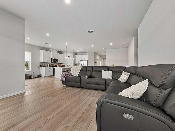 4th image of 194 EAGLE HARBOR WAY