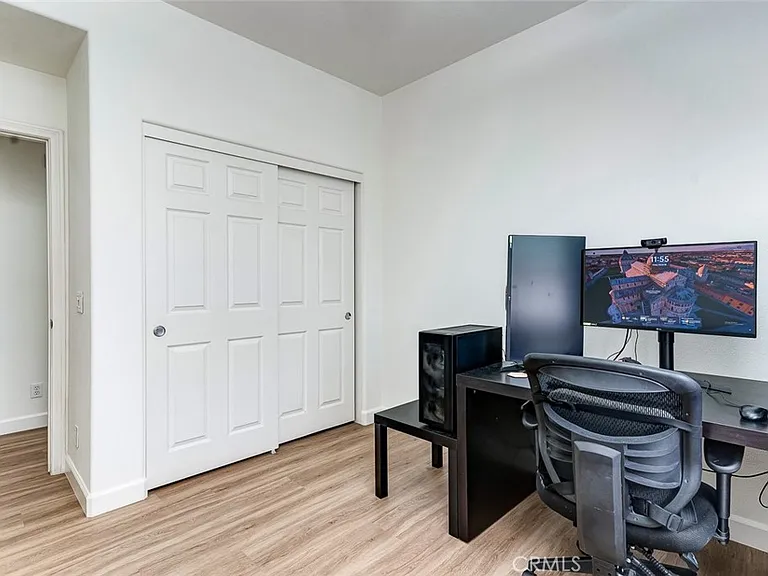 15220 Cambridge St — Photo 32
