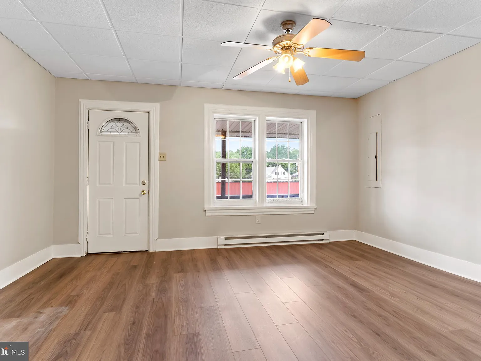 3 bed, 1.5 bath, 2030 sqft, $1,595 — Photo 3