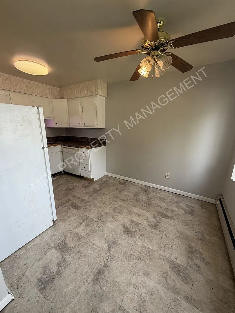 2215 Weiss — Photo 4