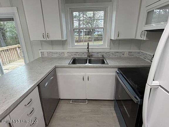 5th image of 3454 Janet St