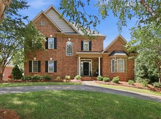 4701 Pebble Lake Dr, Pfafftown, NC 27040