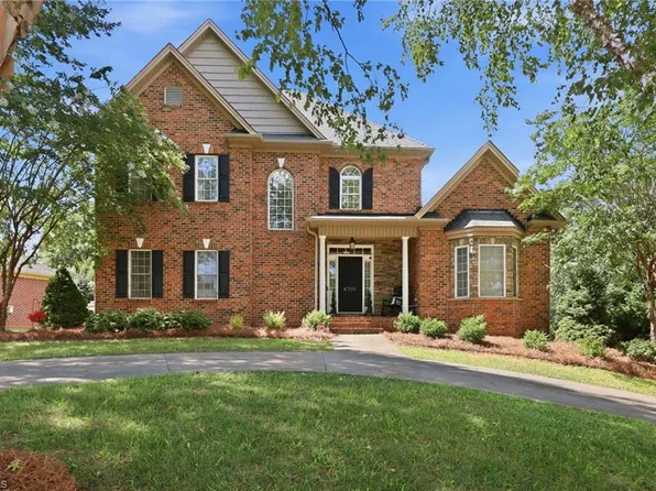 4701 Pebble Lake Dr, Pfafftown, NC 27040