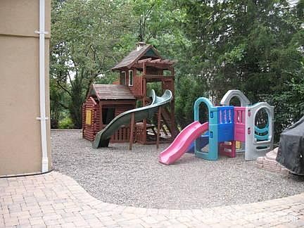 2nd image of 15 Westerholt Ave