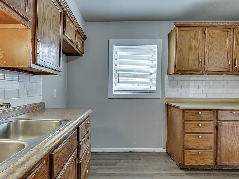 1005 SW 63rd St — Photo 27