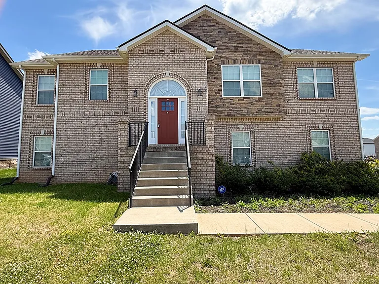 350 Dugger Dr — Photo 1