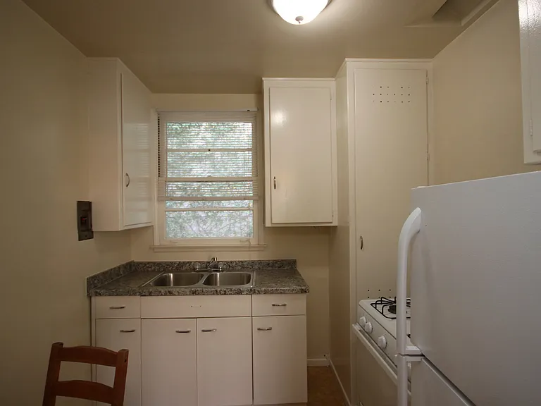 30 N 1st St #8 — Photo 9