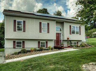 25 Pioneer Rd, Marlboro, NY 12542