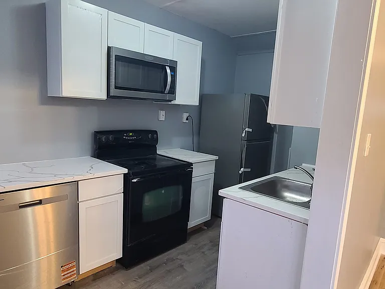 210 Long Ln — Photo 15