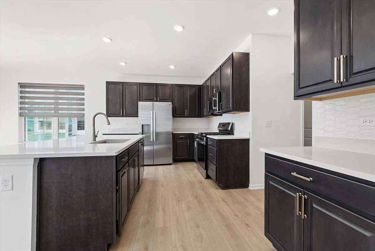 3 bed, 1965 sqft, $3,400 — Photo 4