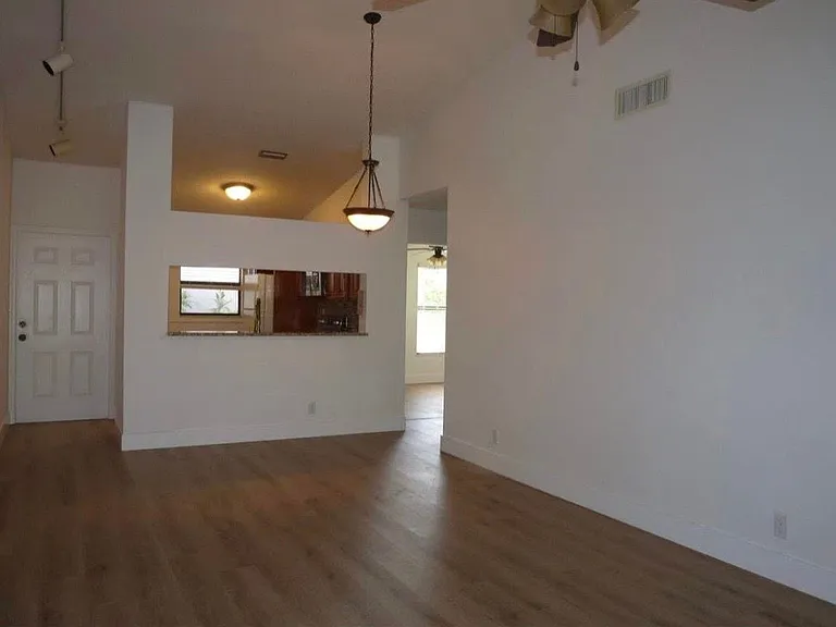3130 Millwood Ter #2120 — Photo 2