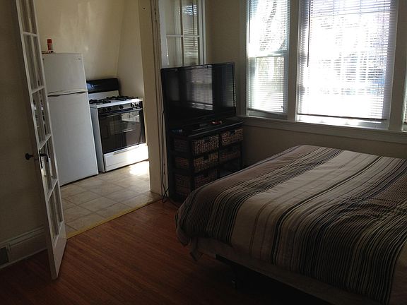 4th image of 366 Richmond Ave #3