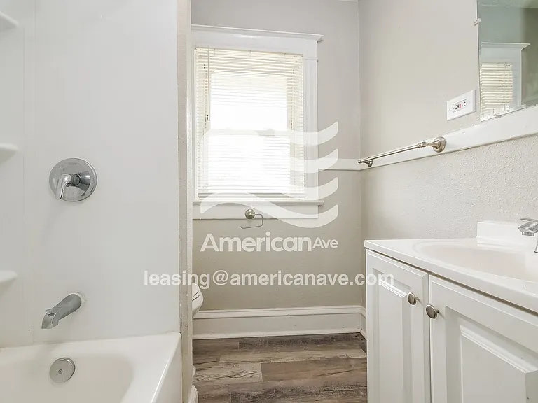 284448_013_bathroom_14.jpg