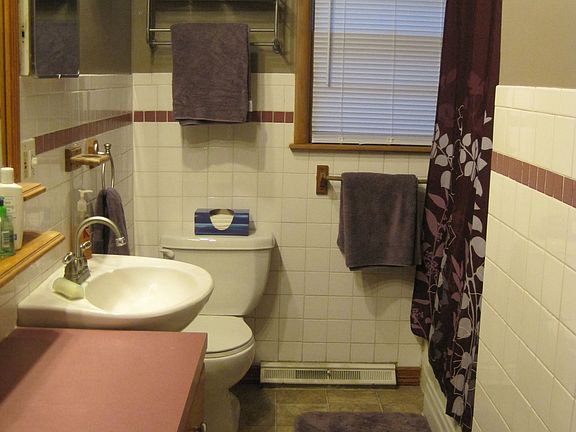 Bathroom with new paint and beautiful tile