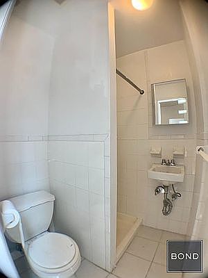 3rd image of 201 W 95th St APT 503