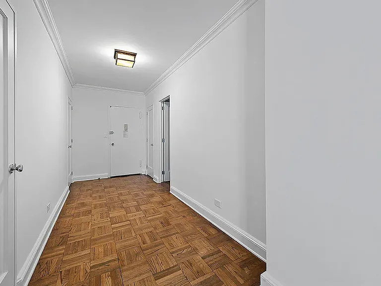 215 E 68th St #5Q — Photo 6