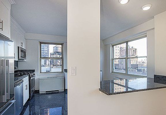 4th image of 401 E 86th St APT 20B