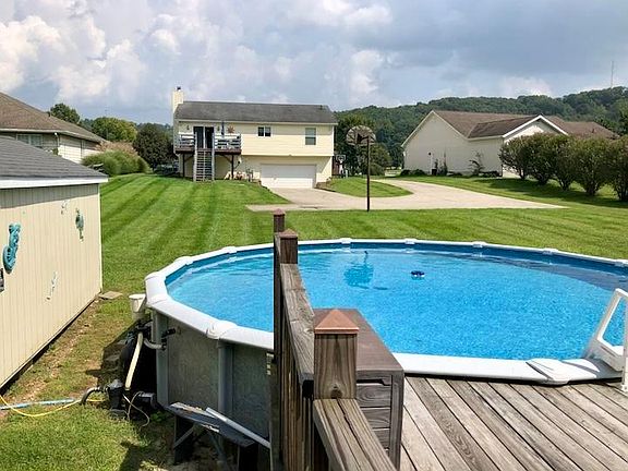 3rd image of 453 Meadowland Dr