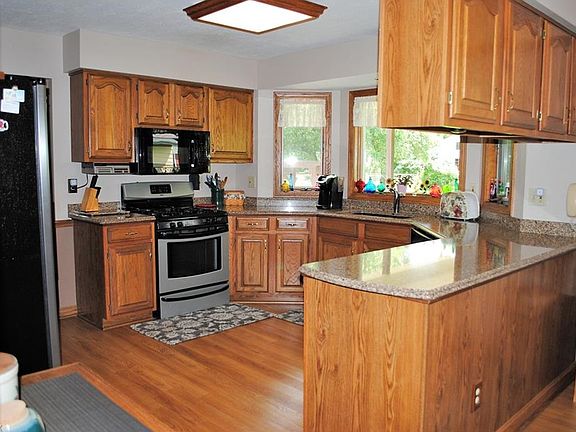 3rd image of 735 Atwood Dr