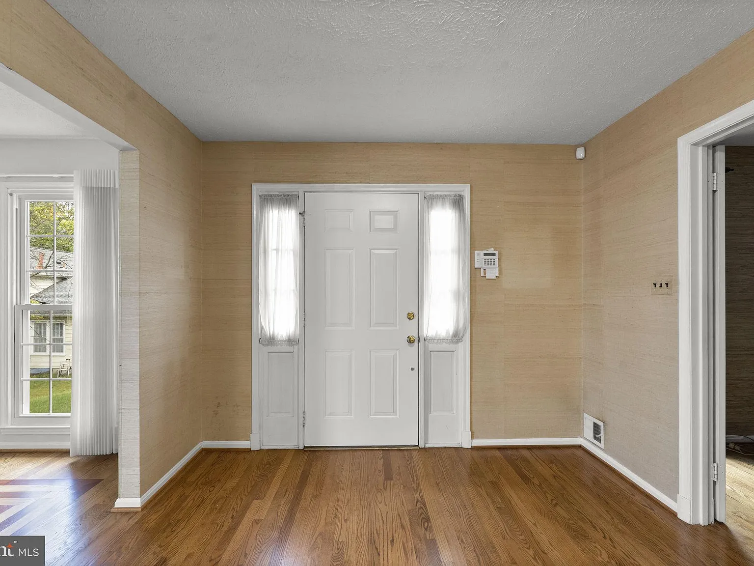 5 bed, 3.5 bath, 3212 sqft, $3,800 — Photo 2