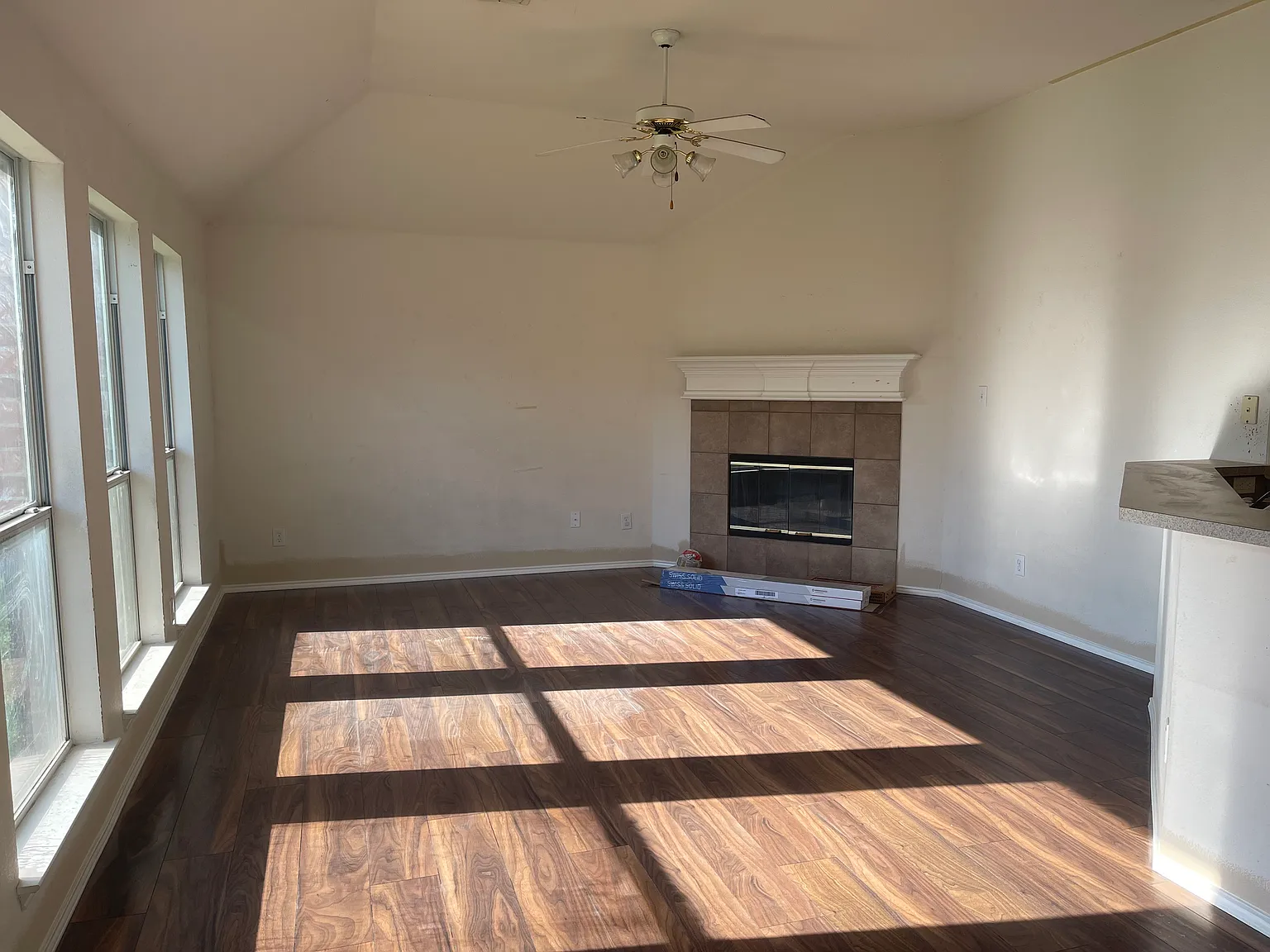 3 bed, 2030 sqft, $2,295 — Photo 3