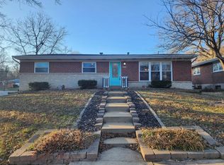 901 Dyerdown Ave, Saint Louis, MO 63135