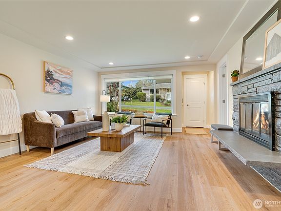 5th image of 20018 Meridian Place N