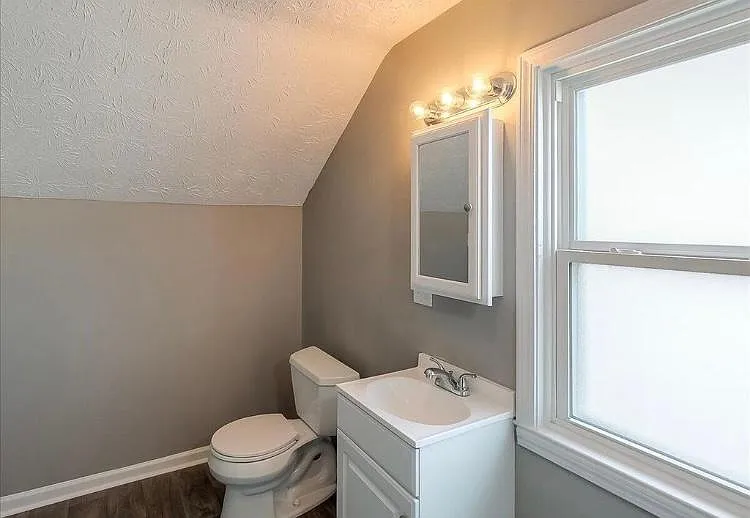 1141 Sparks Rd — Photo 4